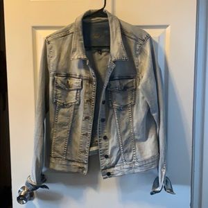 Fitted, acid wash Jean jacket